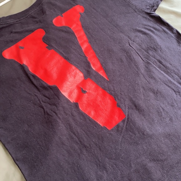 Vlone Staple Tee Black/Red 🥷🏿👹 - Picture 8 of 9